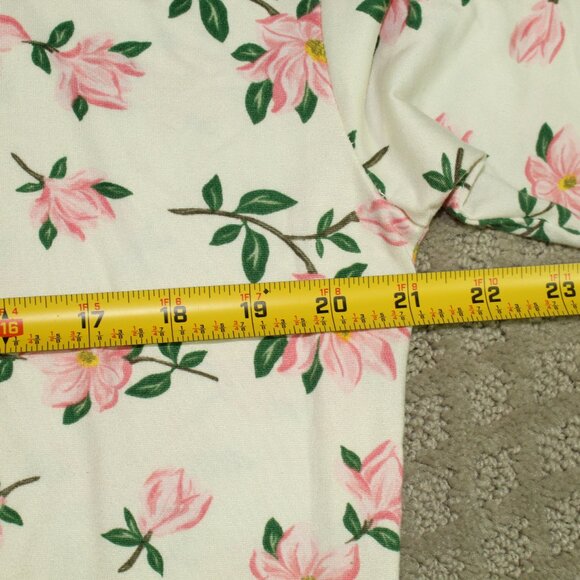 Draper James Women's Large Cream with Pink Flowers Pajama Shorts Set - Picture 8 of 9